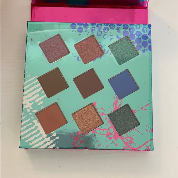 Hank and Henry eyeshadow palette - Picture 3 of 3